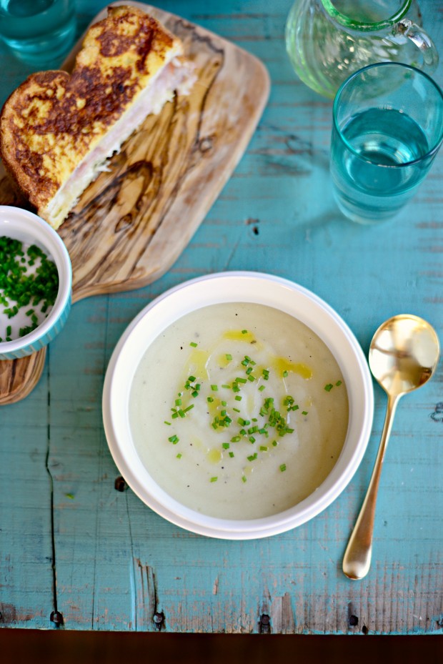 Roasted Garlic Potato Soup l SimplyScratch.com