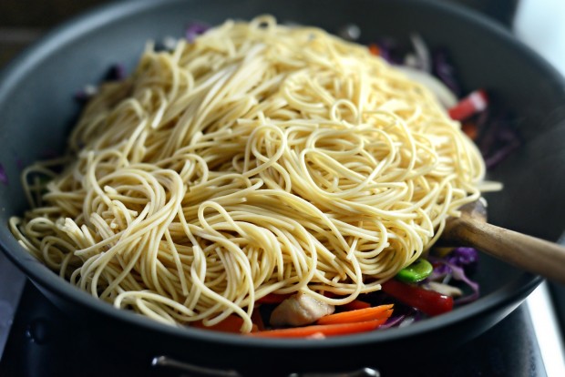 Easy Chicken + Rainbow Veggie Stir-Fry l SimplyScratch.com (24)