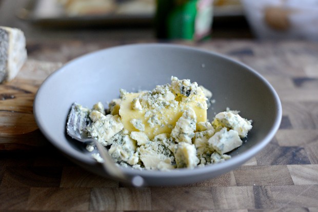 Winter Kale + Crispy Pancetta Salad with Bleu Cheese Toasts l SimplyScratch.com (4)