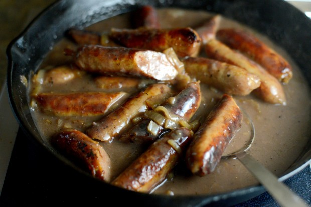 Bangers and Mash with Caramelized Onion Gravy (19)