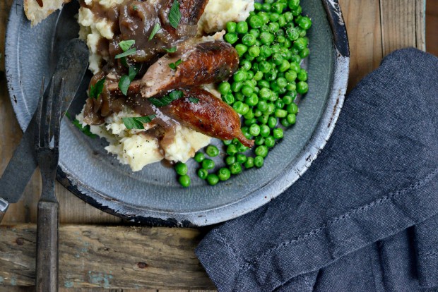 Bangers and Mash with Caramelized Onion Gravy (23)