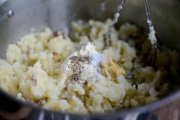 Bangers and Mash with Caramelized Onion Gravy (6)