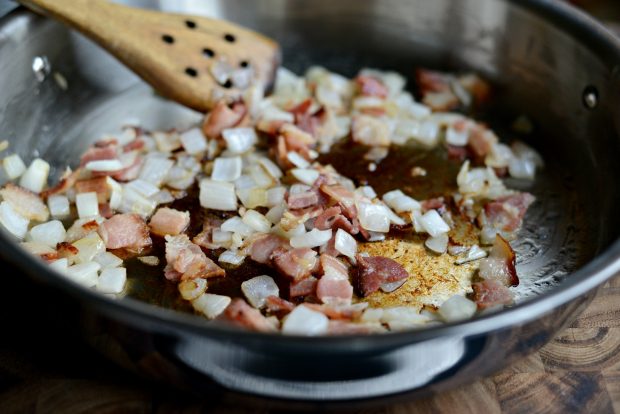 5-Ingredient Barbecue Bacon Baked Beans l SimplyScratch.com (6)