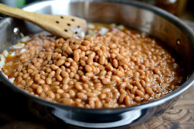 5-Ingredient Barbecue Bacon Baked Beans l SimplyScratch.com (7)