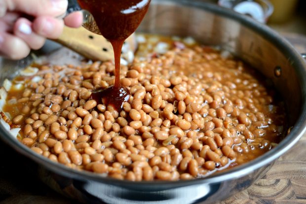 5-Ingredient Barbecue Bacon Baked Beans l SimplyScratch.com (8)