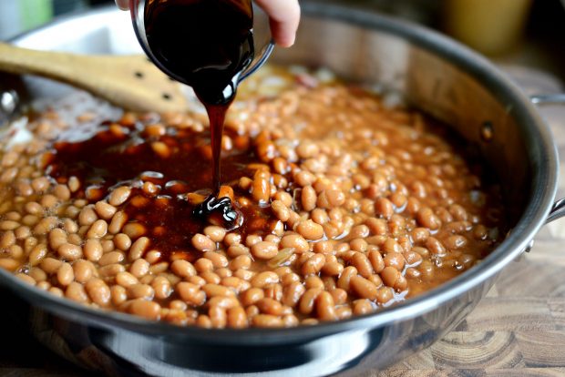 5-Ingredient Barbecue Bacon Baked Beans l SimplyScratch.com (9)