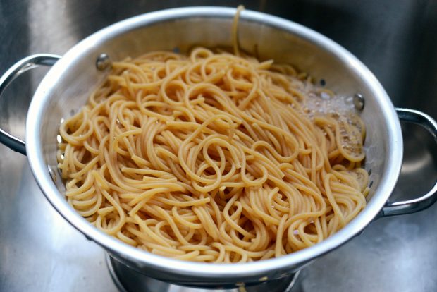 Whole Wheat Spaghetti with Zucchini + Spinach Almond Pesto Sauce l SimplyScratch.com (20)