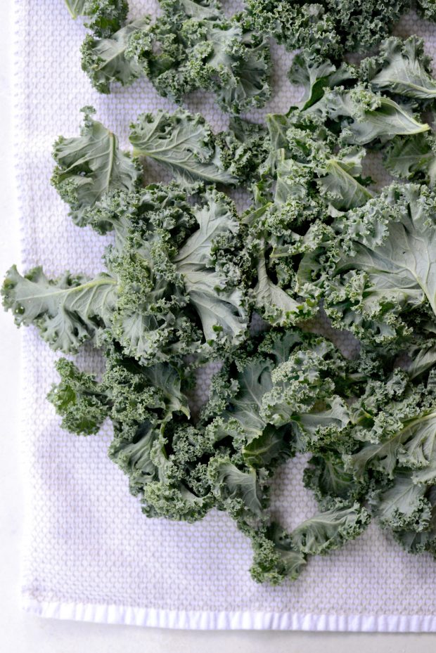 Simply Scratch » Dehydrated Sriracha + Garlic Kale Chips