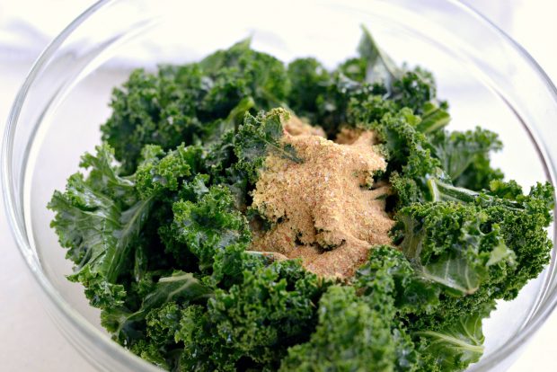 Dehydrated Sriracha Garlic Kale Chips l SimplyScratch.com (10)