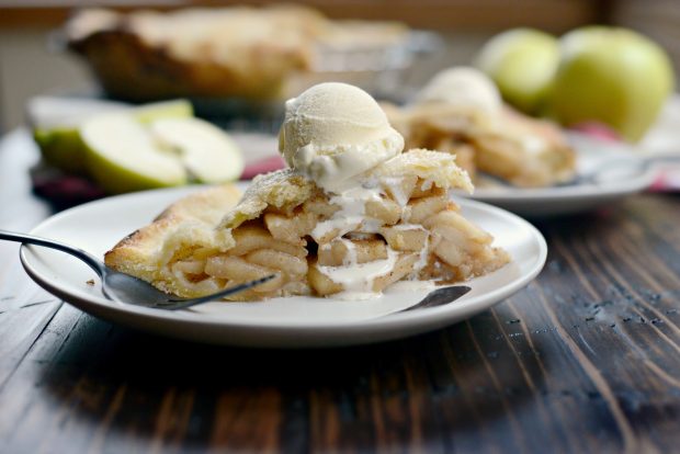 Homemade Apple Pie l SimplyScratch.com