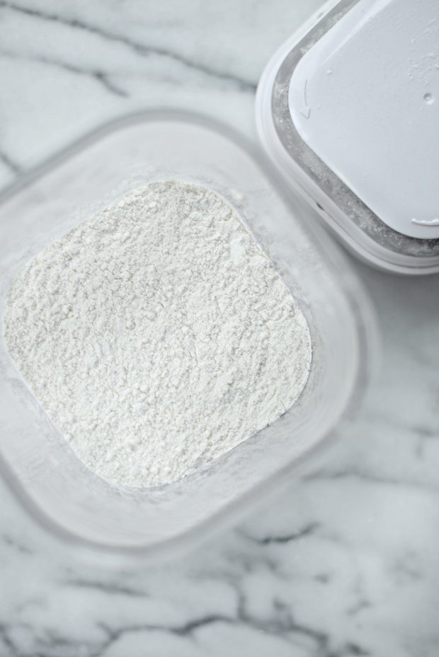 How to Make Your Own Powdered Sugar l SimplyScratch.com
