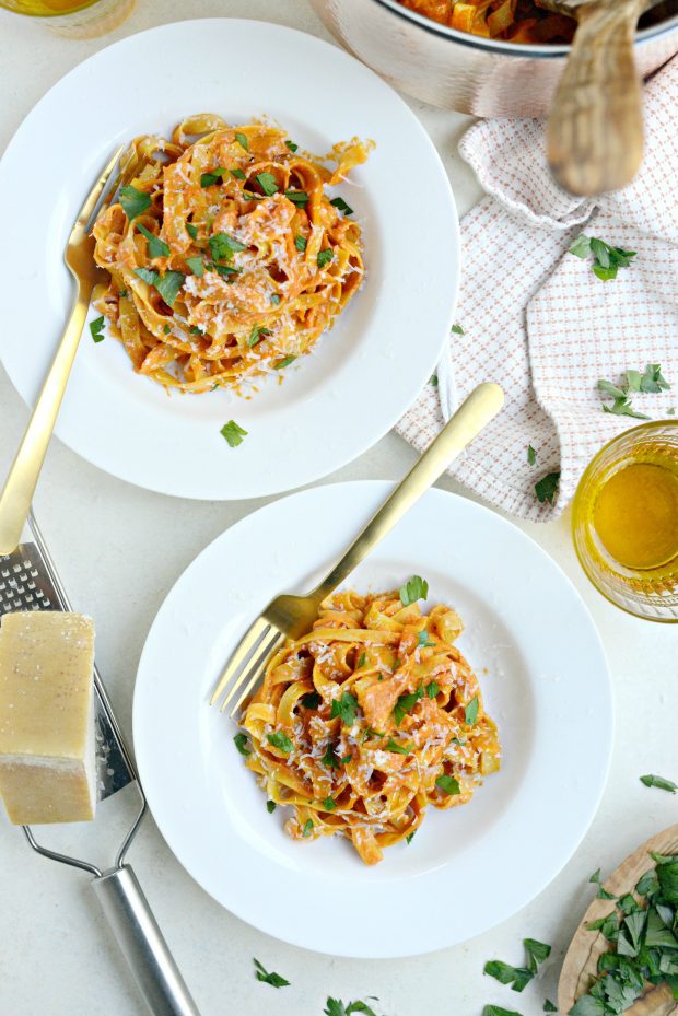 Creamy Roasted Red Pepper Pasta l SimplyScratch.com