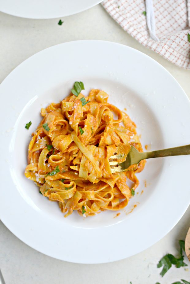 Creamy Roasted Red Pepper Pasta l SimplyScratch.com