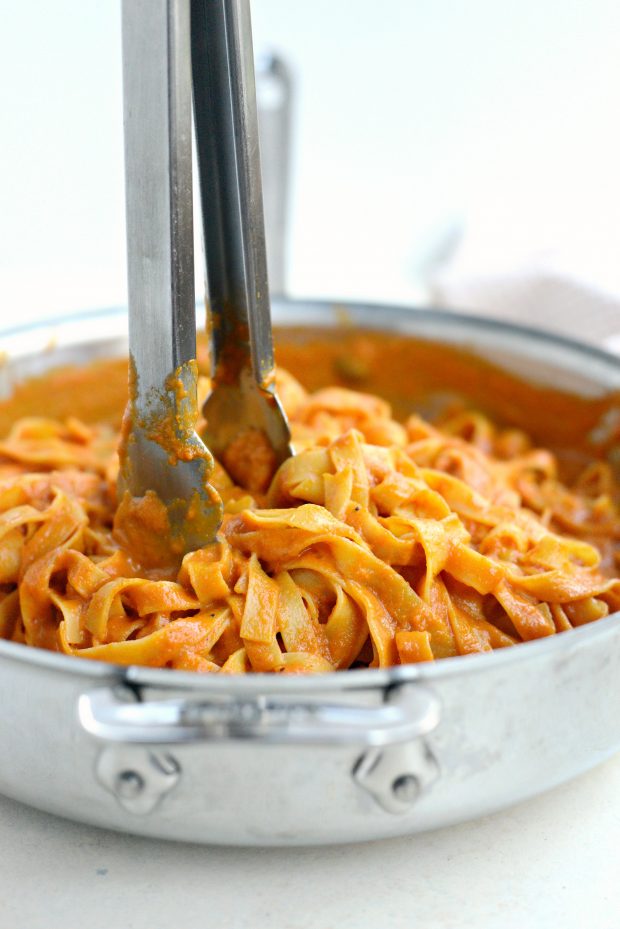 Creamy Roasted Red Pepper Pasta l SimplyScratch.com
