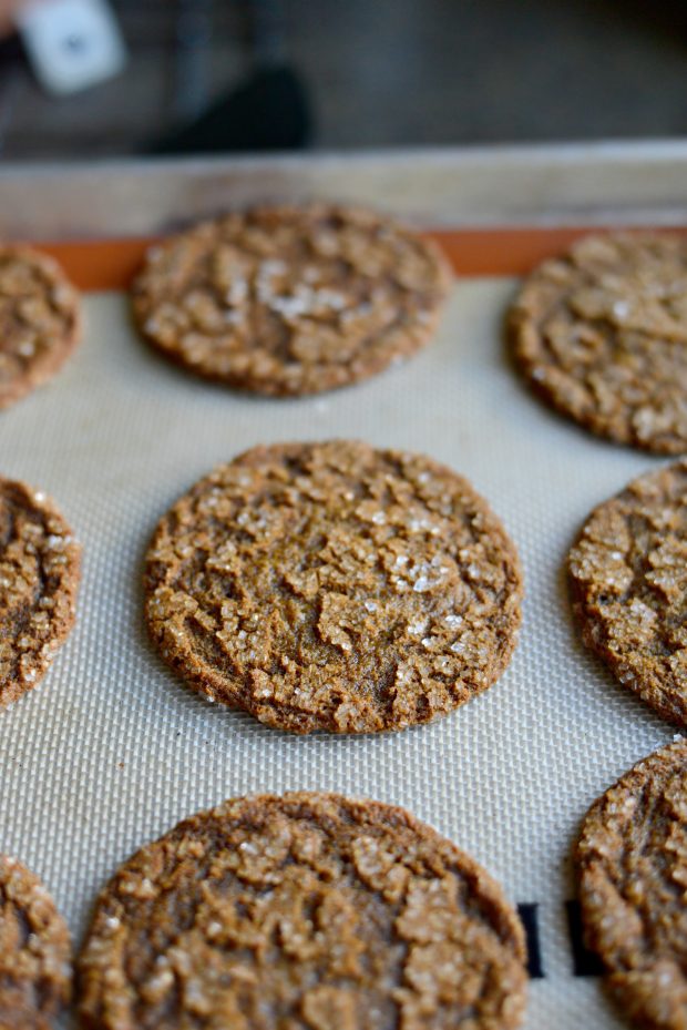 molasses cookies l SimplyScratch.com