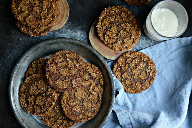 molasses cookies l SimplyScratch.com