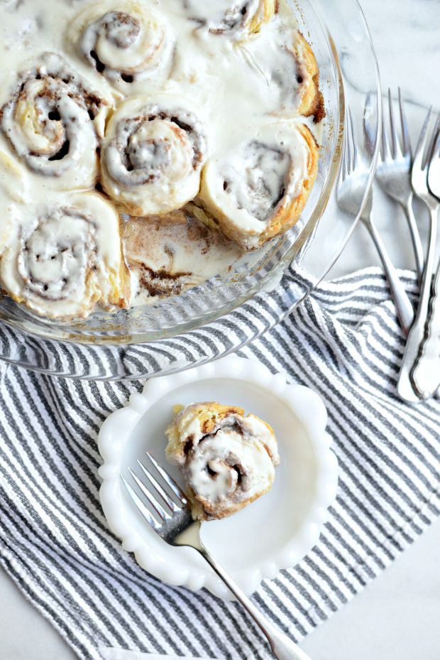 Easy No Yeast Cinnamon Rolls l SimplyScratch.com