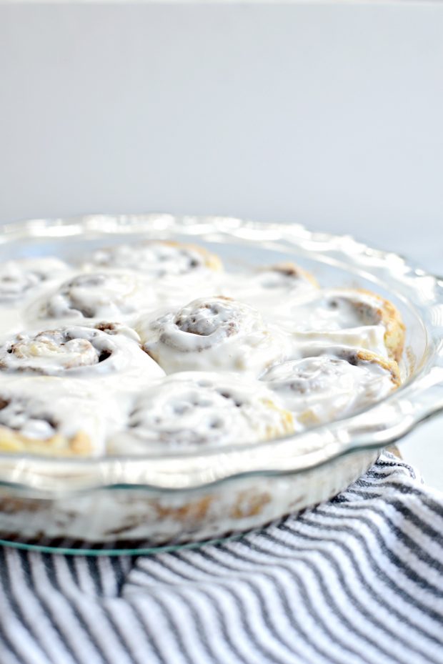 Easy No Yeast Cinnamon Rolls l SimplyScratch.com