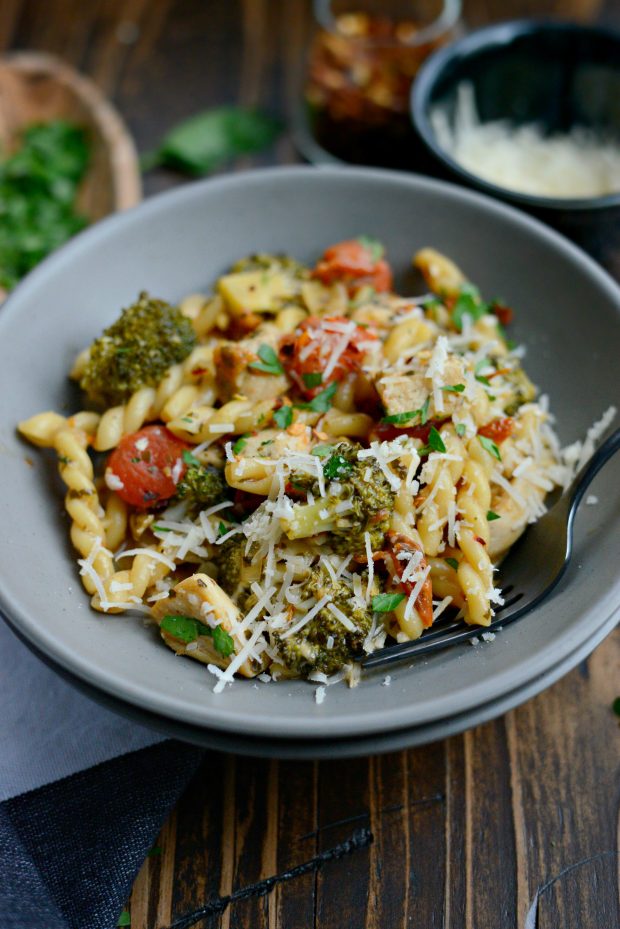 One Pan Chicken Pesto Pasta l SimplyScratch.com