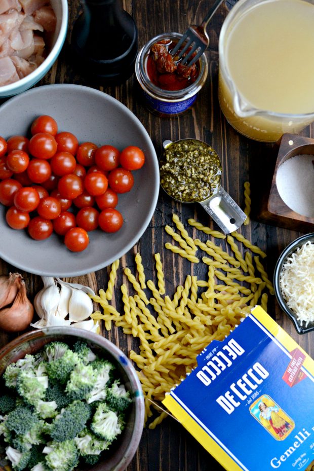 One Pan Chicken Pesto Pasta l SimplyScratch.com