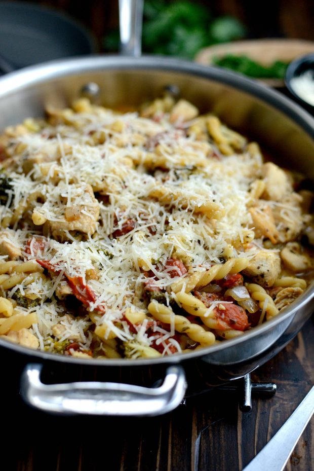 One Pan Chicken Pesto Pasta l SimplyScratch.com