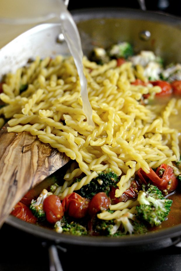 One Pan Chicken Pesto Pasta l SimplyScratch.com