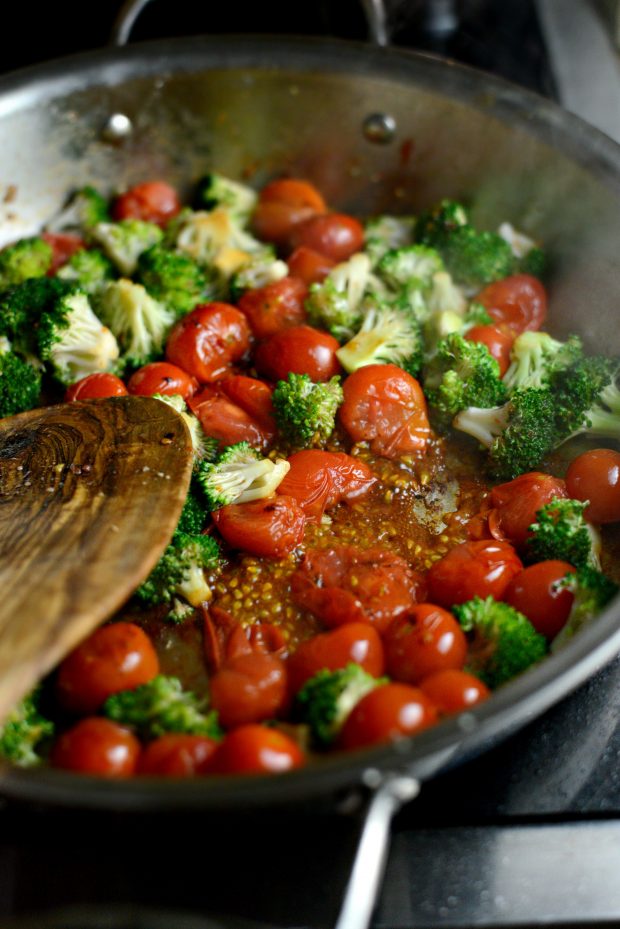 One Pan Chicken Pesto Pasta l SimplyScratch.com