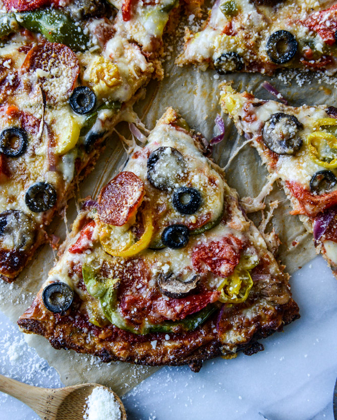 supreme-cauliflower-crust-pizza-I-howsweeteats.com-13