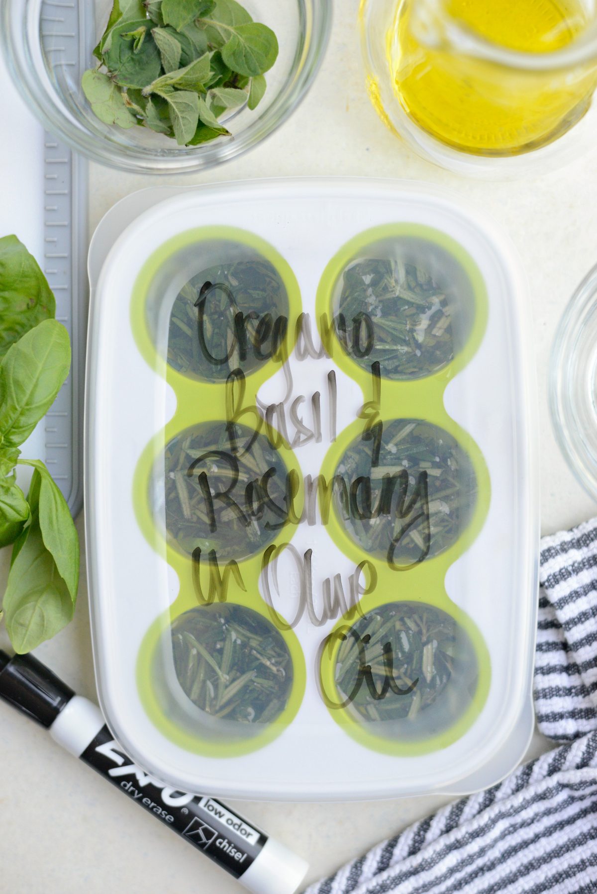 3 Ways to Freeze Herbs with Pampered Chef l SimplyScratch.com (18)