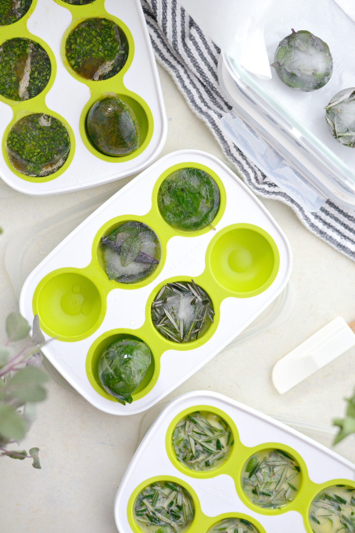 3 Ways to Freeze Herbs with Pampered Chef l SimplyScratch.com (20)