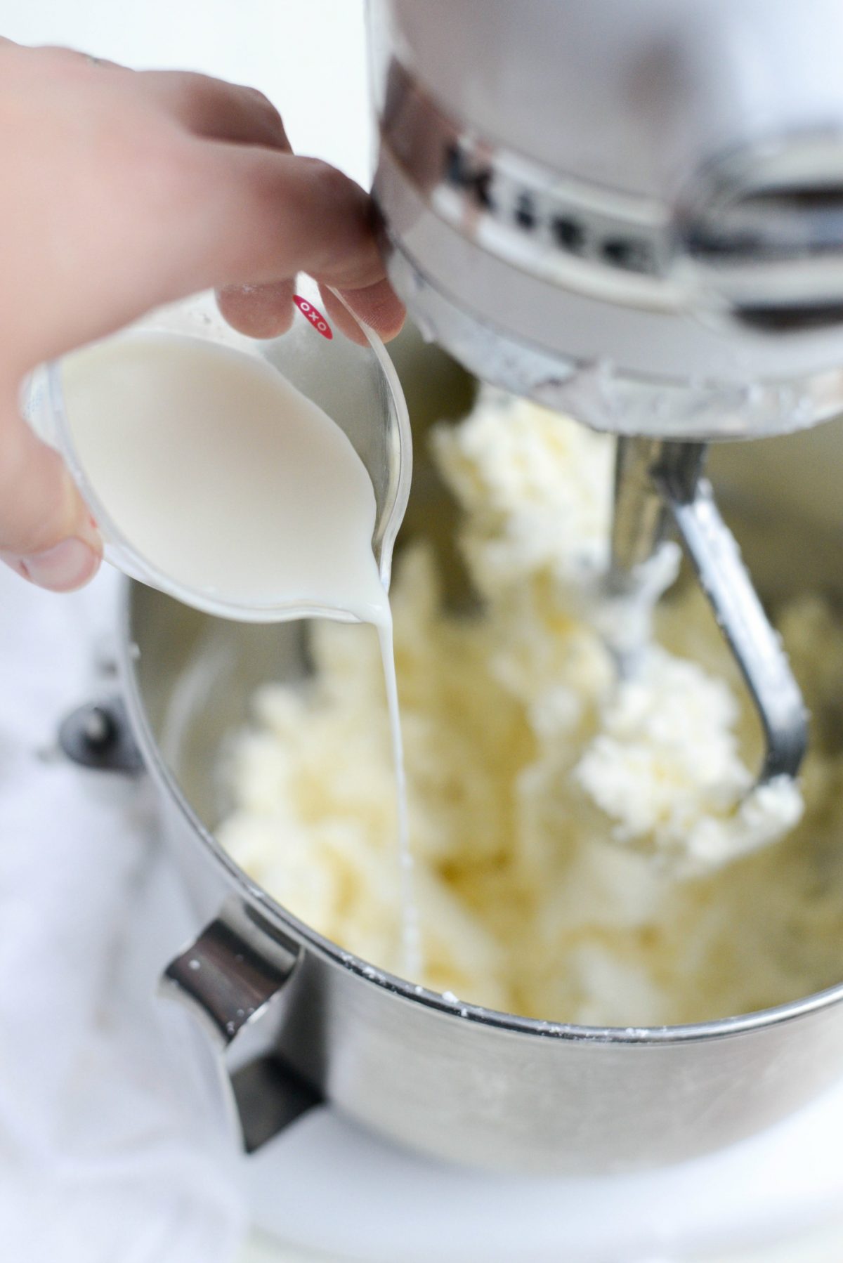 Easy Homemade White Cake with White Buttercream Frosting l SimplyScratch.com (23)