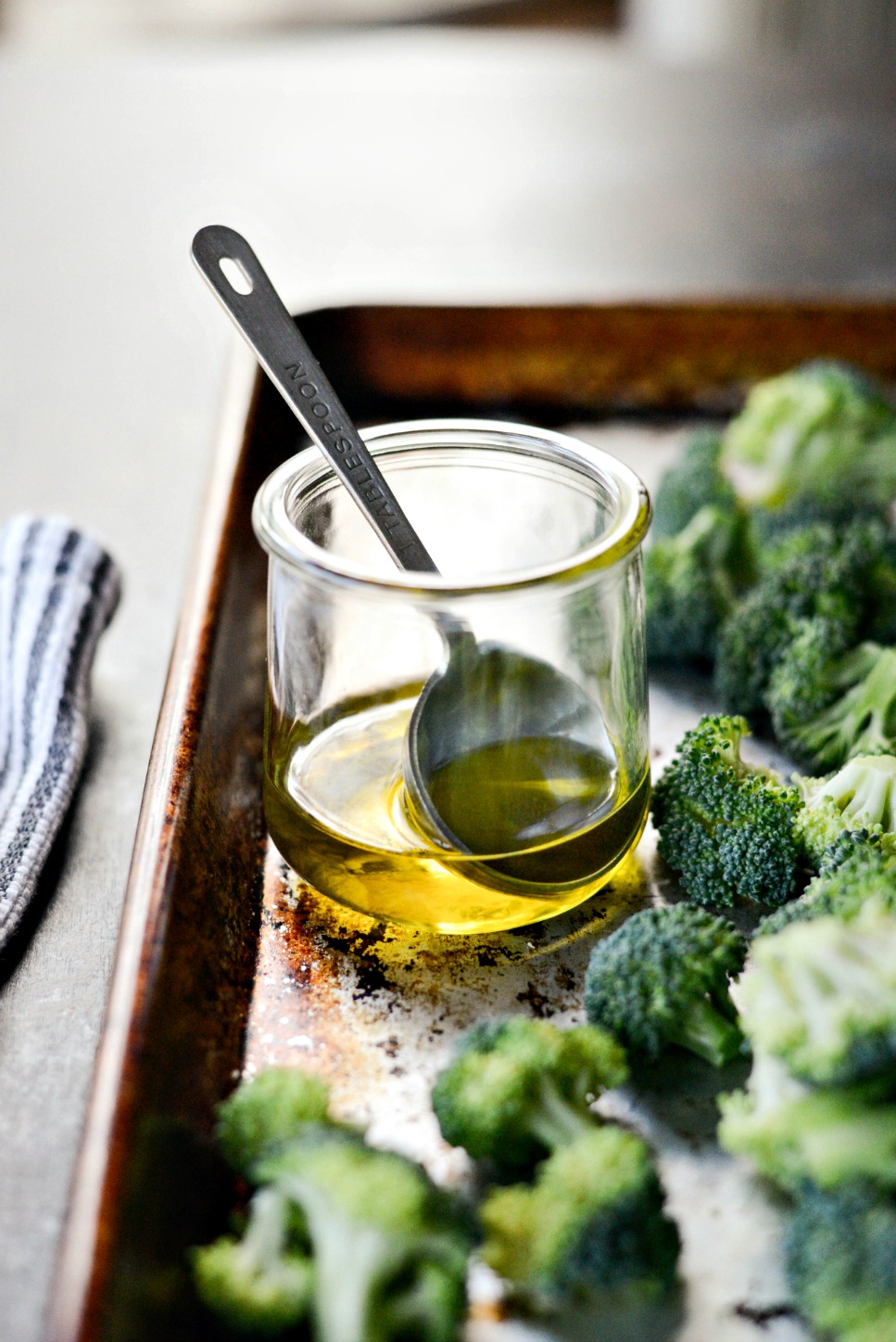 The Best 10-Minute Roasted Broccoli Recipe l SimplyScratch.com (6)