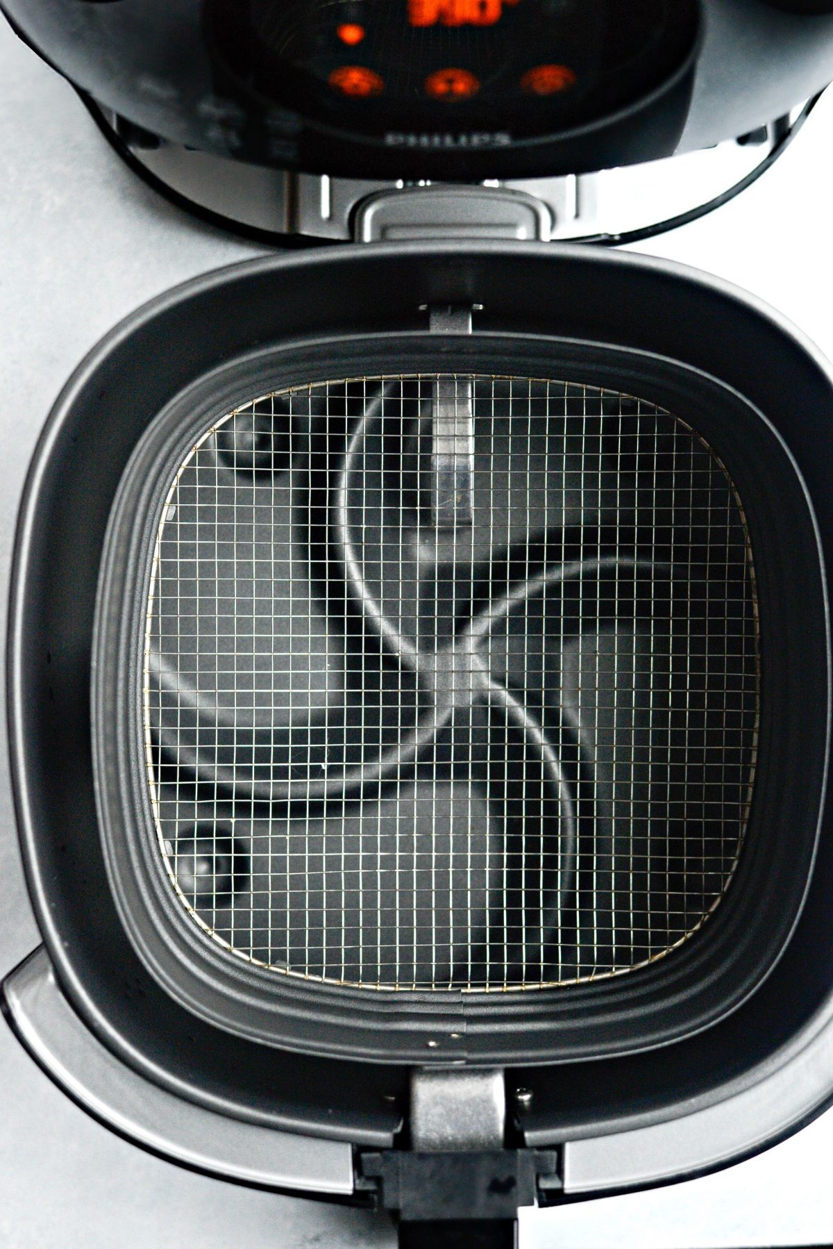 spray air fryer basket