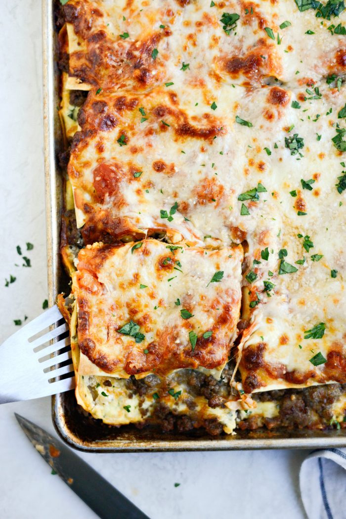 Easy Sheet Pan Lasagna l SimplyScratch.com #sheetpan #lasagna #easy #onepan
