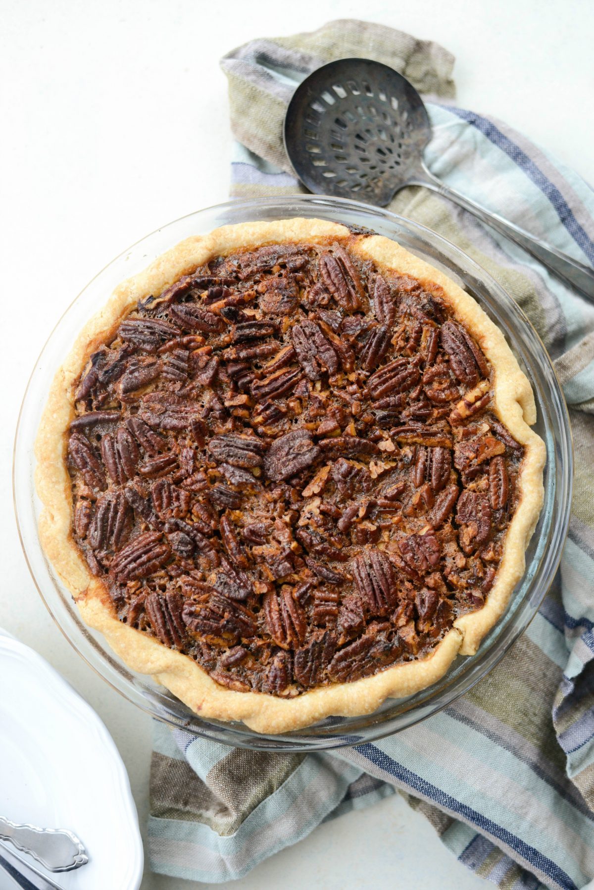 Best Pecan Pie Recipe l SimplyScratch.com