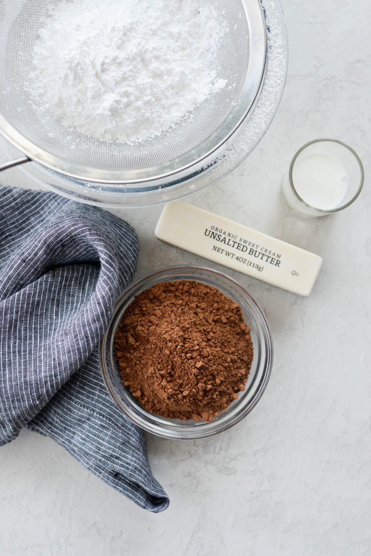Homemade Chocolate Frosting l SimplyScratch.com #homemade #fromscratch #chocolate #frosting #buttercream