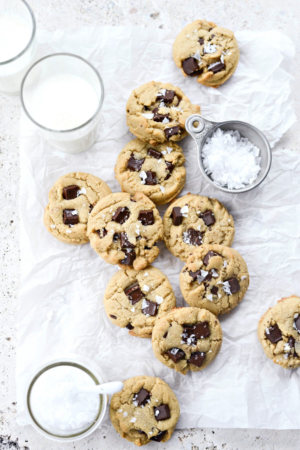 Salted Dark Chocolate Chunk Tahini Cookies l SimplyScratch.com #tahini #chocolate #chunk #seasalt #cookies