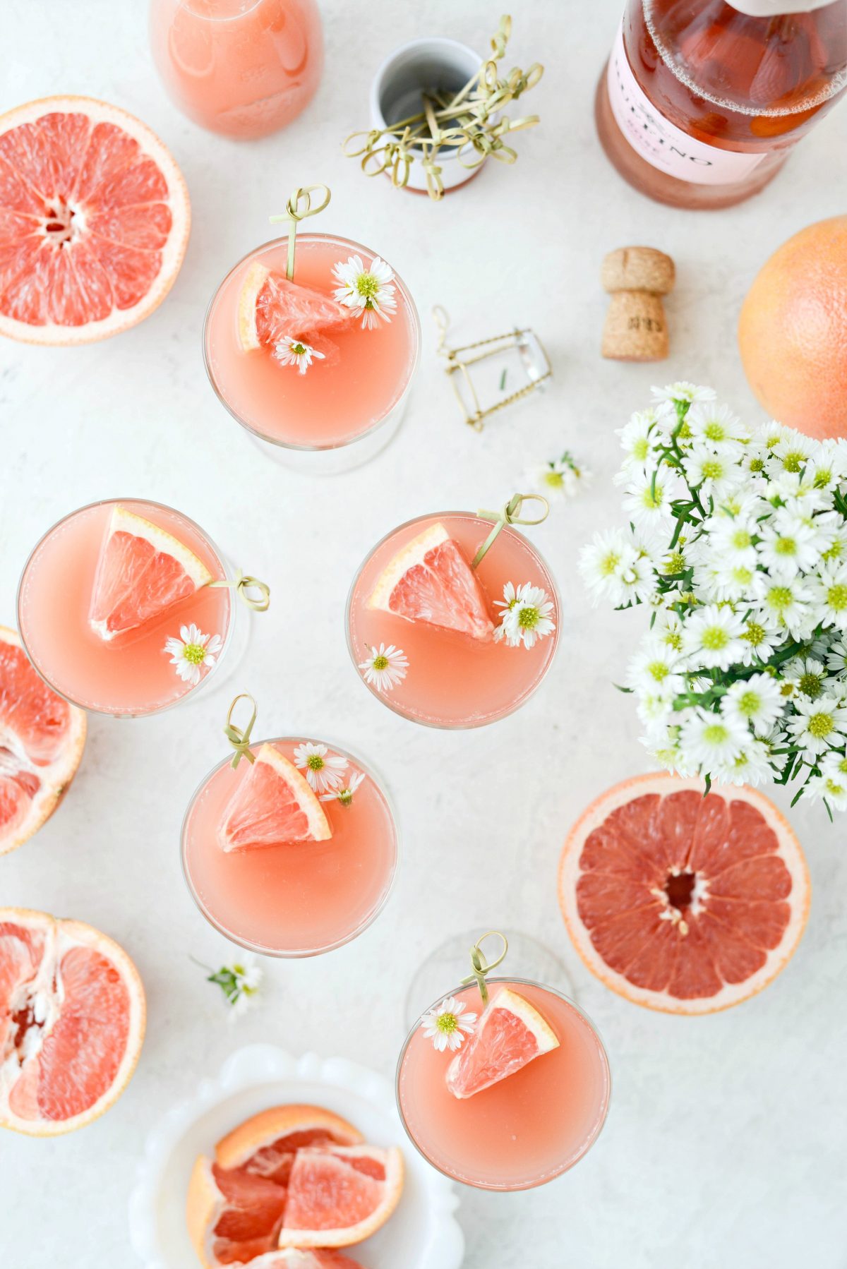 Grapefruit Rosé mimosa ' s l SimplyScratch.com # VOLWASSENE # drank # grapefruit # roos # mimosa # Pasen # brunch # Moederdag