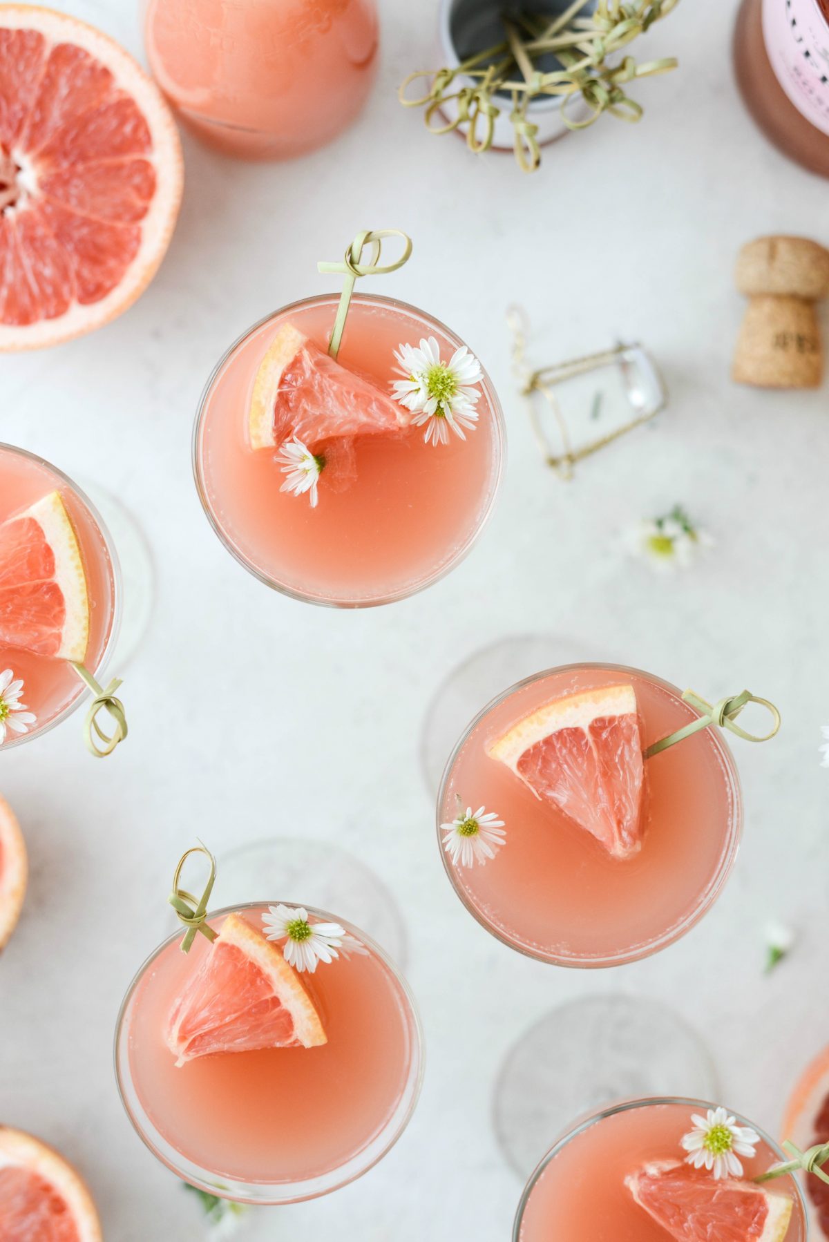 Grapefruit Rosé mimosa ' s l SimplyScratch.com # VOLWASSENE # drank # grapefruit # roos # mimosa # Pasen # brunch # Moederdag