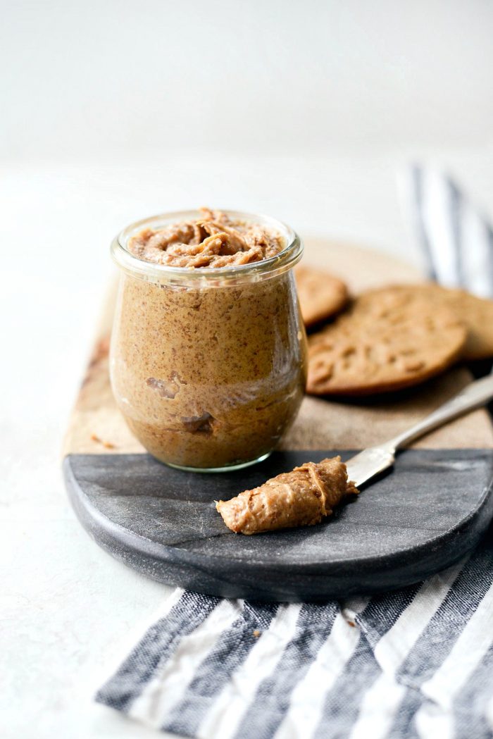 Homemade Speculoos Cookie Butter l SimplyScratch.com #homemade #belgium #cookie #butter #cookiebutter #speculoos #fromscratch #howto