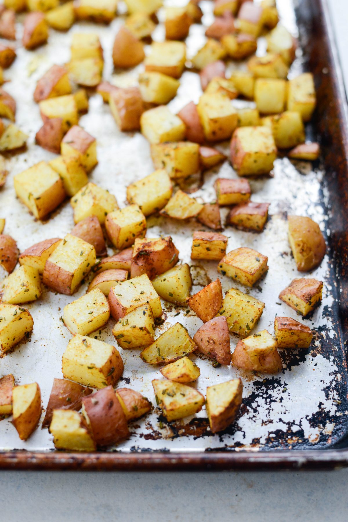 Simple Rosemary Breakfast Potatoes l SimplyScratch.com #rosemary #breakfast #potatoes #hash #sidedish