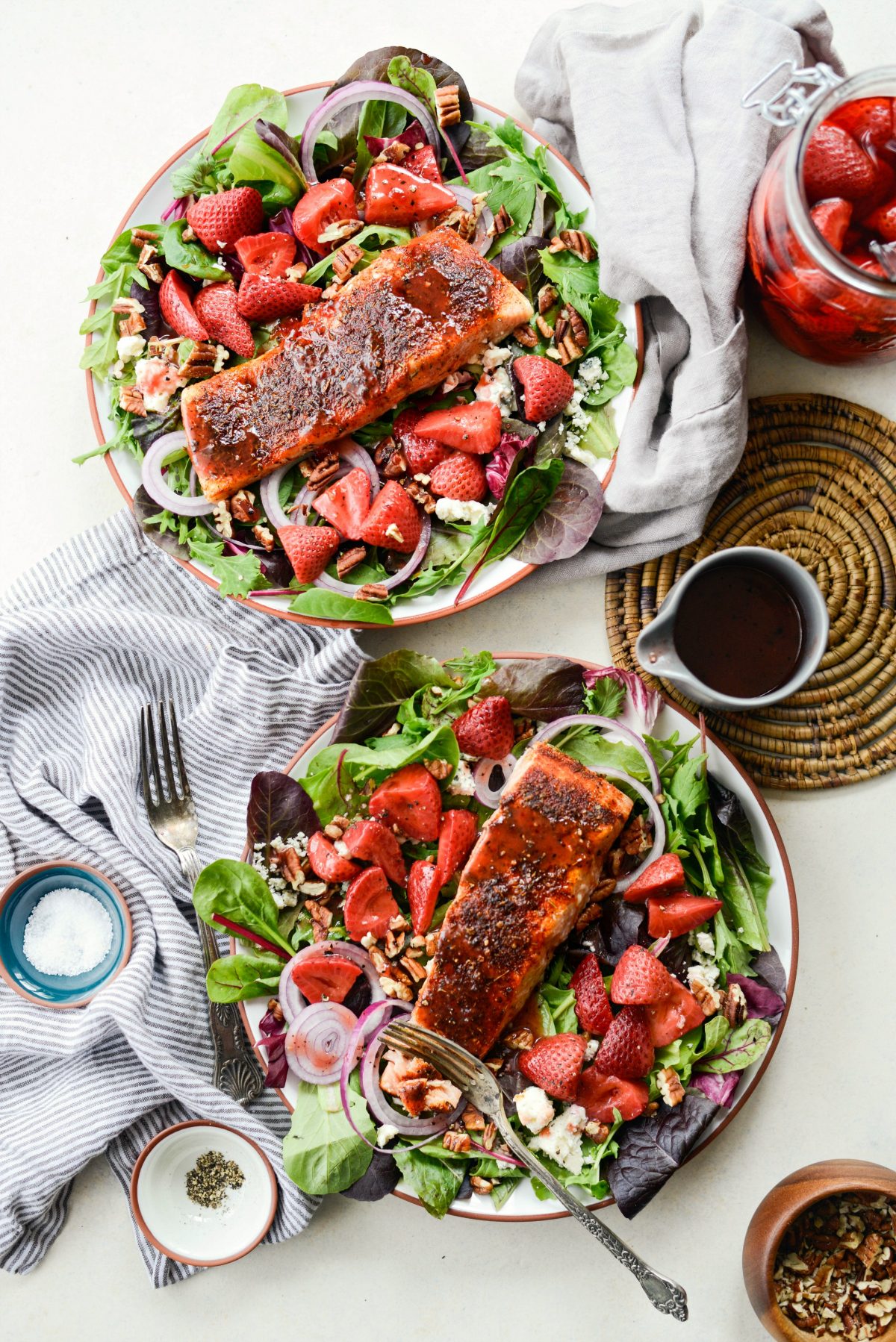 Blackened Salmon Salad with Strawberry Peppercorn Vinaigrette l SimplyScratch.com #blackened #salmon #salad
