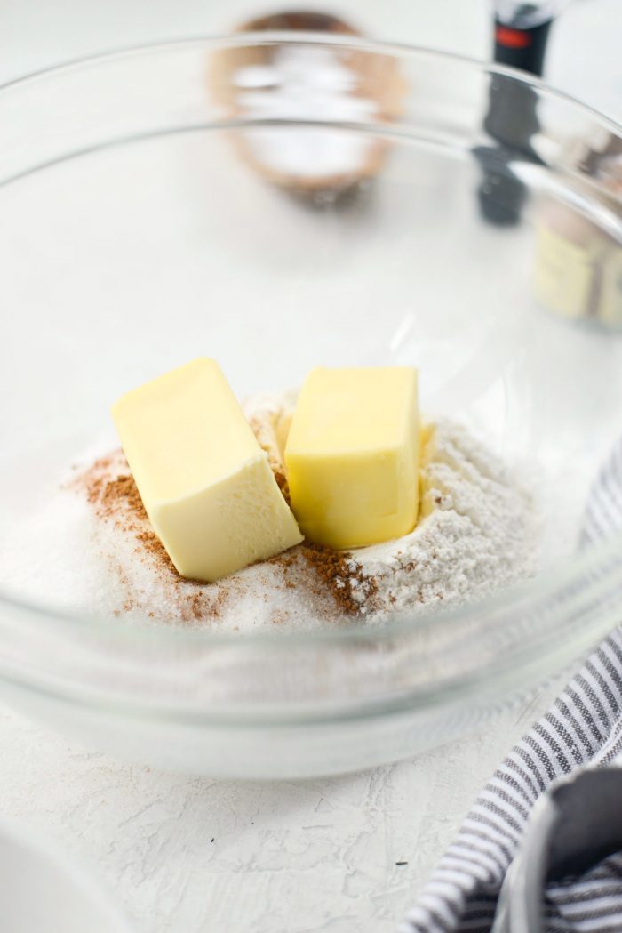 crumb topping ingredients in bowl.