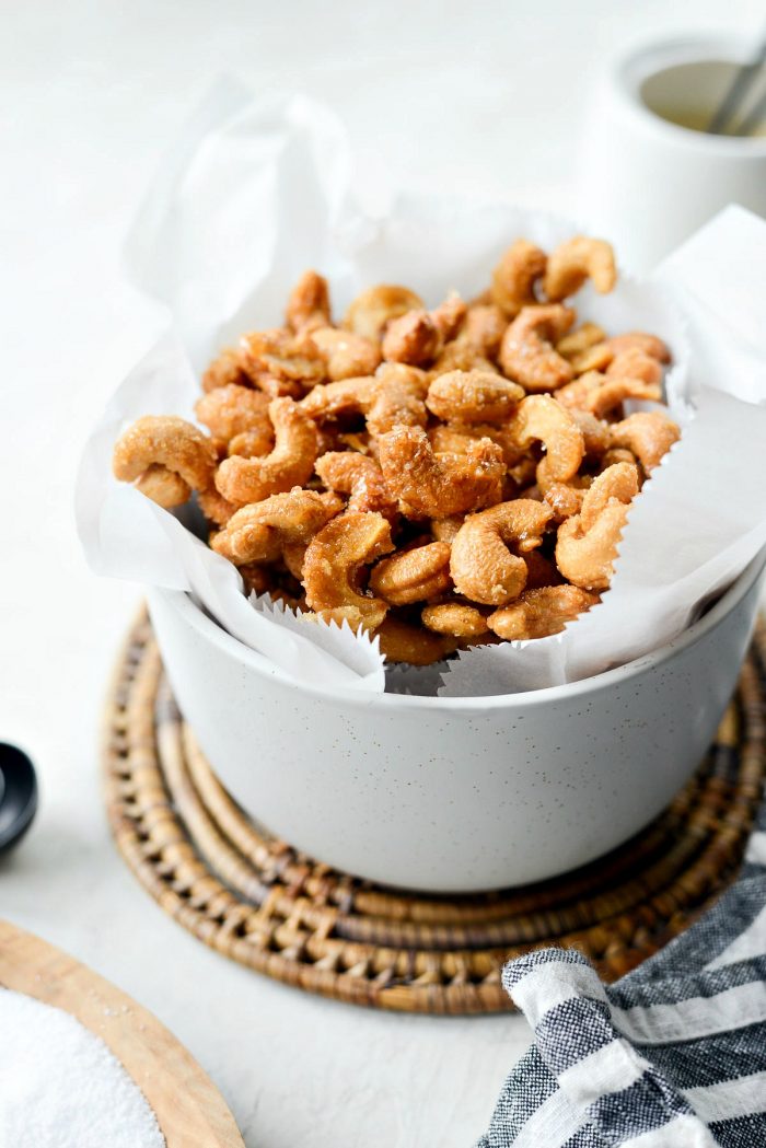 Honey Roasted Cashews l SimplyScratch.com #honey #maplesyrup #roasted #cashews #sweetandsalty #snack #homemade