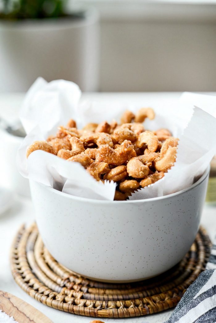 Honey Roasted Cashews l SimplyScratch.com #honey #maplesyrup #roasted #cashews #sweetandsalty #snack #homemade