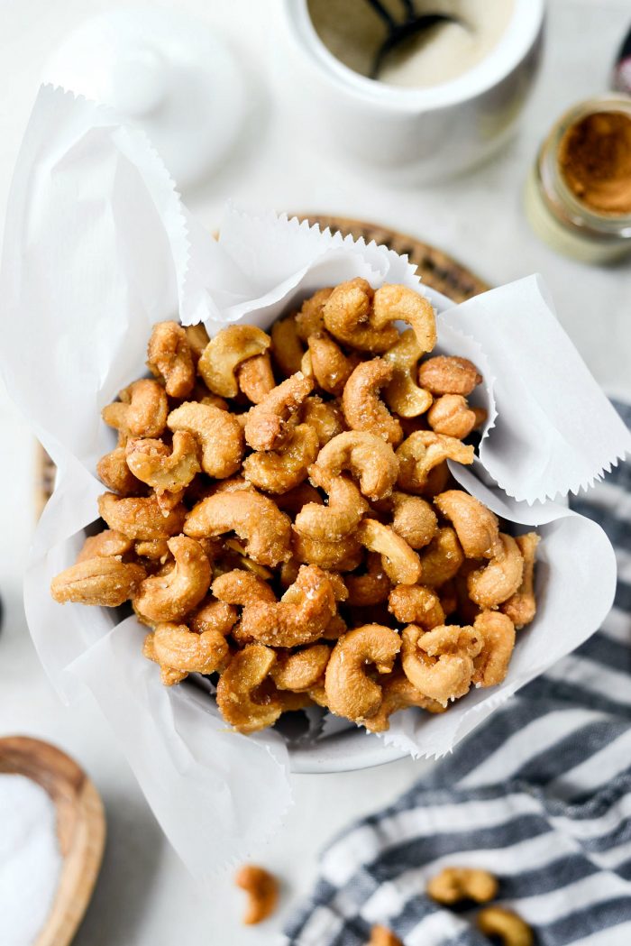 Honey Roasted Cashews l SimplyScratch.com #honey #maplesyrup #roasted #cashews #sweetandsalty #snack #homemade