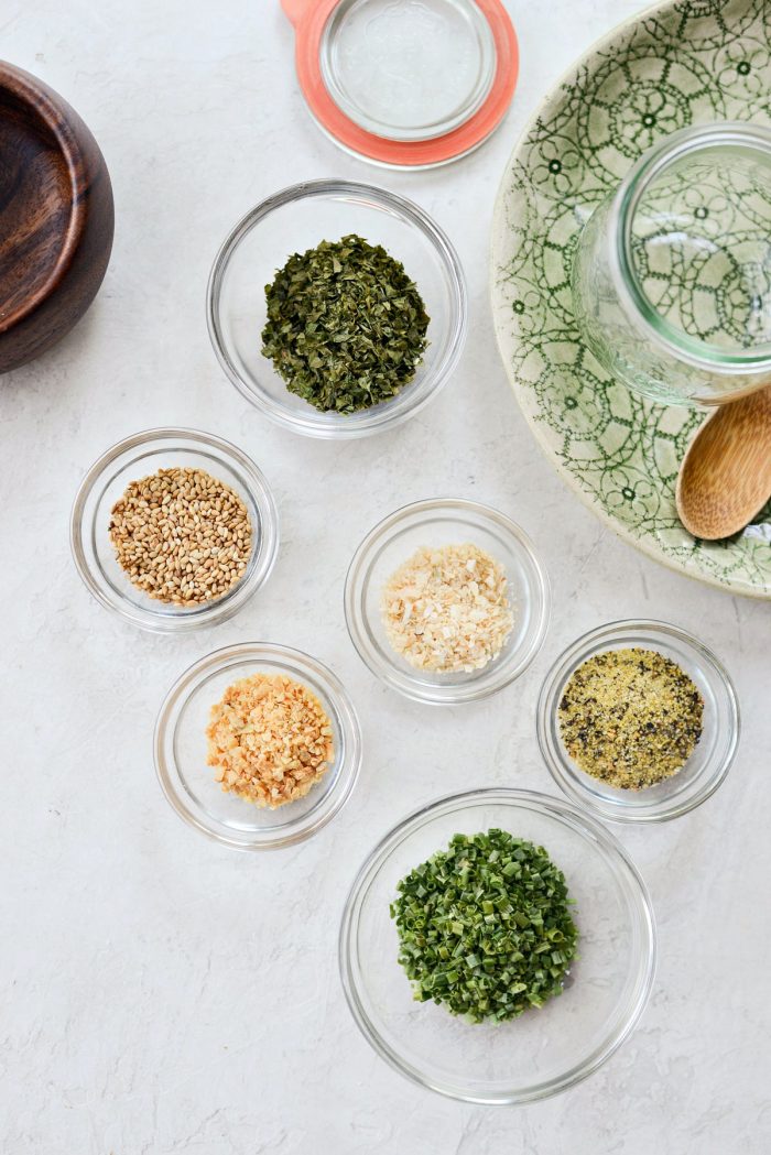 Garlic Herb Seasoning - SimplyScratch.com #homemade #spiceblend #seasoning #fromscratch 