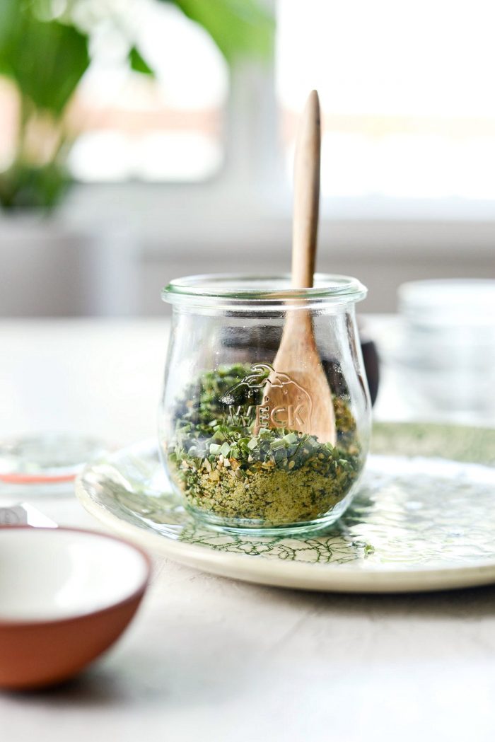 Garlic Herb Seasoning - SimplyScratch.com #homemade #spiceblend #seasoning #fromscratch 