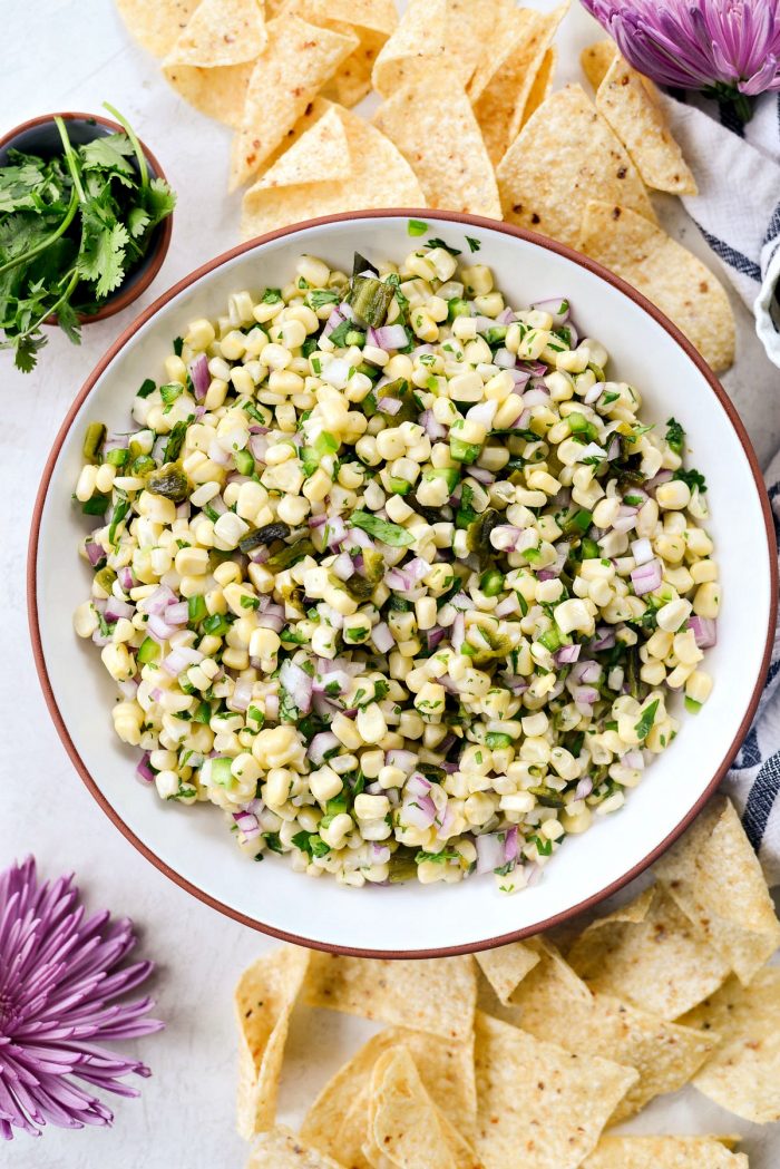  Chipotles Søte Mais Salsa l SimplyScratch.com # chipotle # cornsalsa # poblano # sweetcorn # copycat # salsa # oppskrift