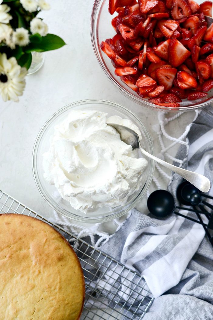 Best Homemade Whipped Cream Recipe l SimplyScratch.com #whipped #cream #fromscratch #homemade #bestrecipe